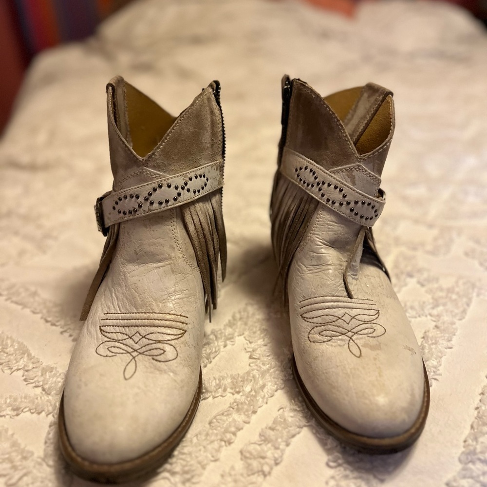 Elegant Cream vintage leather cowboy Ankle Booties - Picture 7 of 7